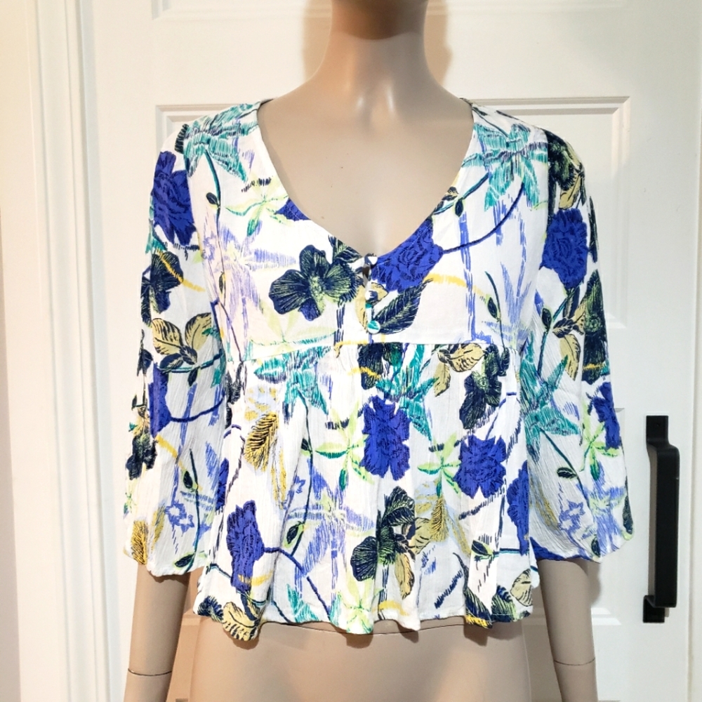 Sisstrevolution Women S Floral Crop Ruffle Hem Top Bell Sleeve White Blue Blouse